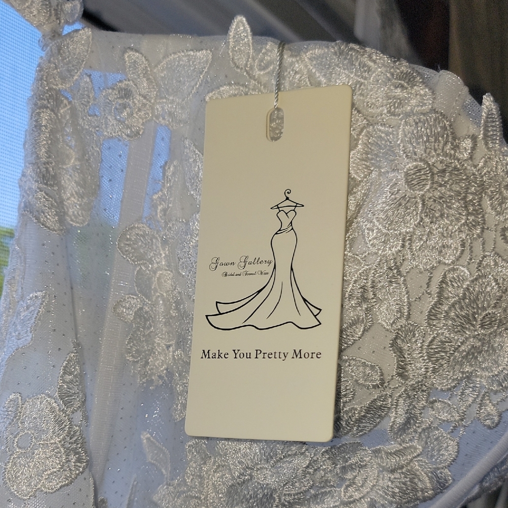 Wedding Dress - Picture 8 of 11
